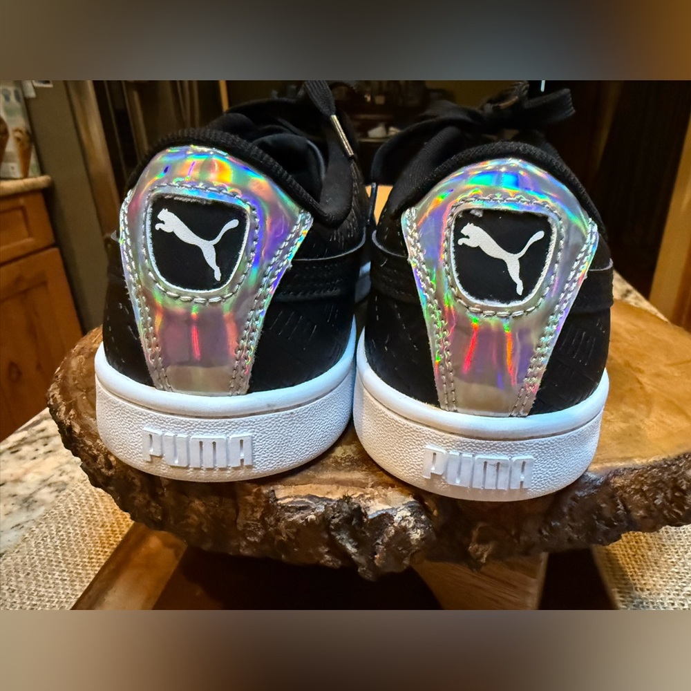 Puma VikkyV2 Sig Embossed Black Leather Sneakers. NWOT. Size 9. - Picture 2 of 10